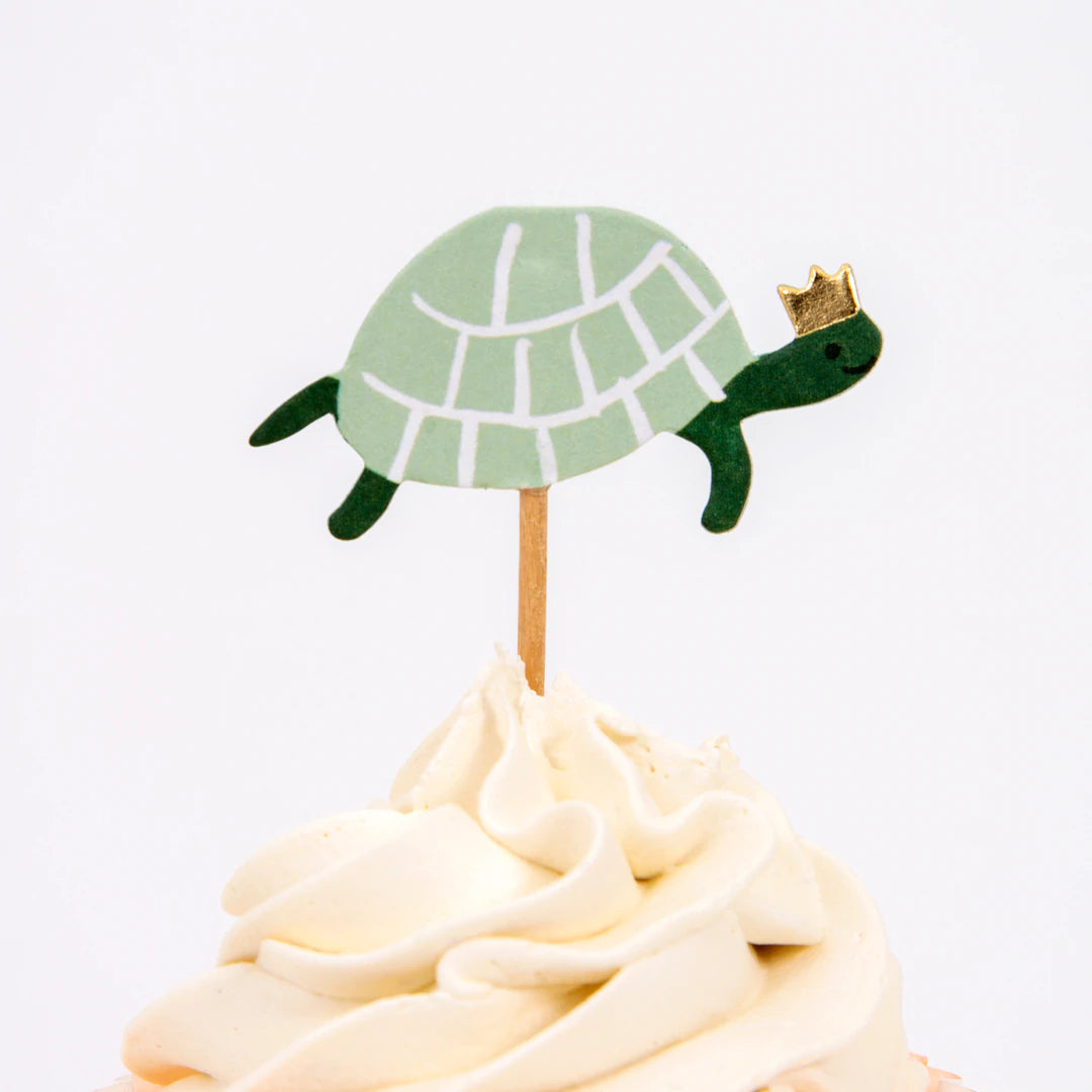 turtle with gold crown cake pick 